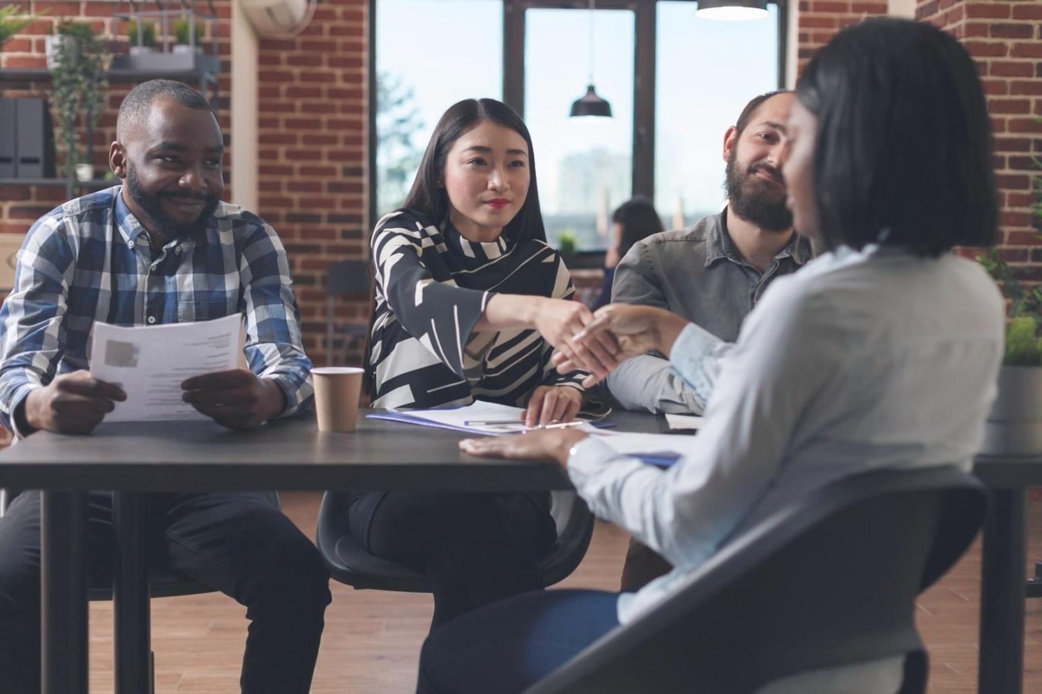 Обсуждение рабочих вопросов в офисе