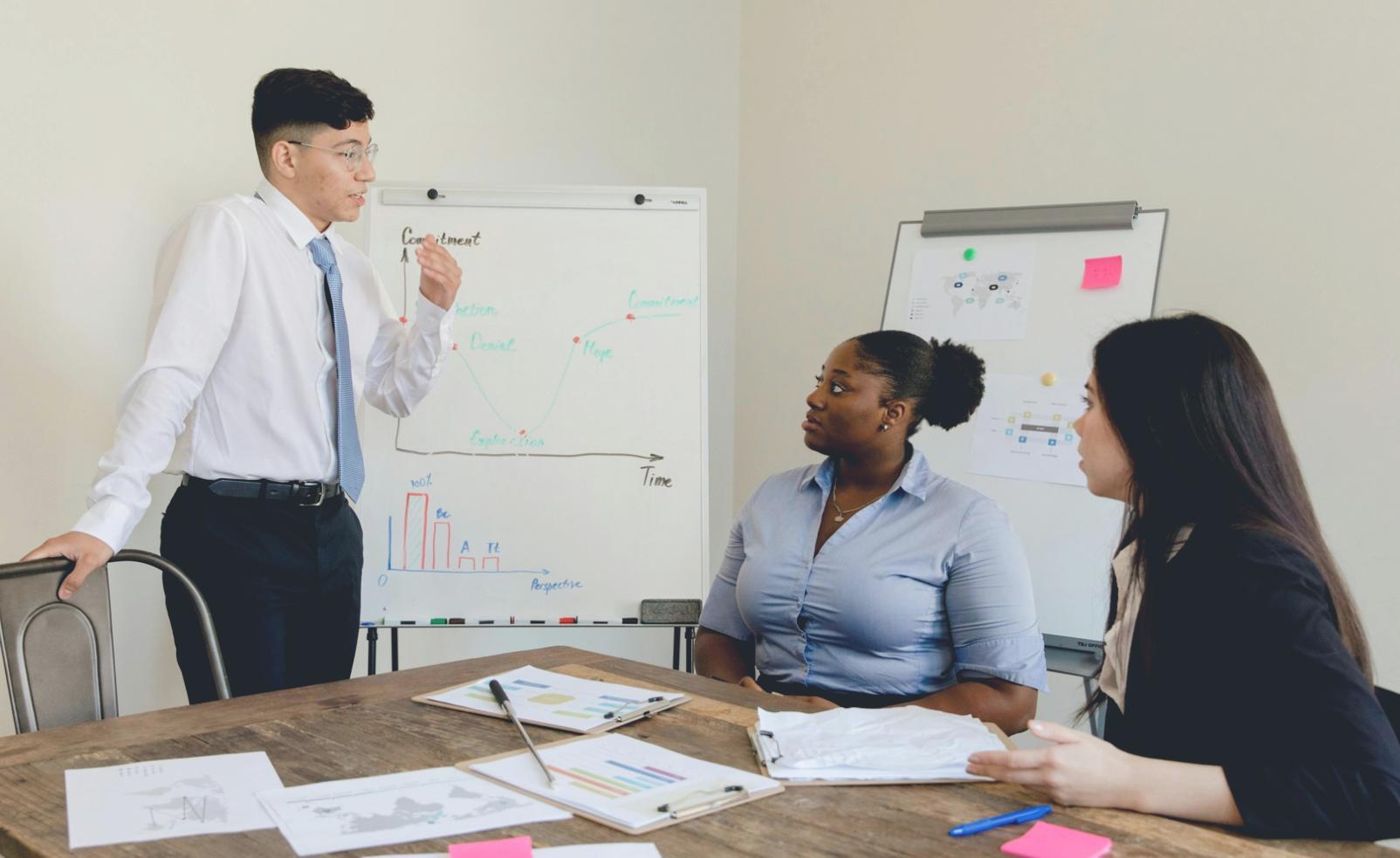 Студенты изучают современные методы онлайн коллаборации